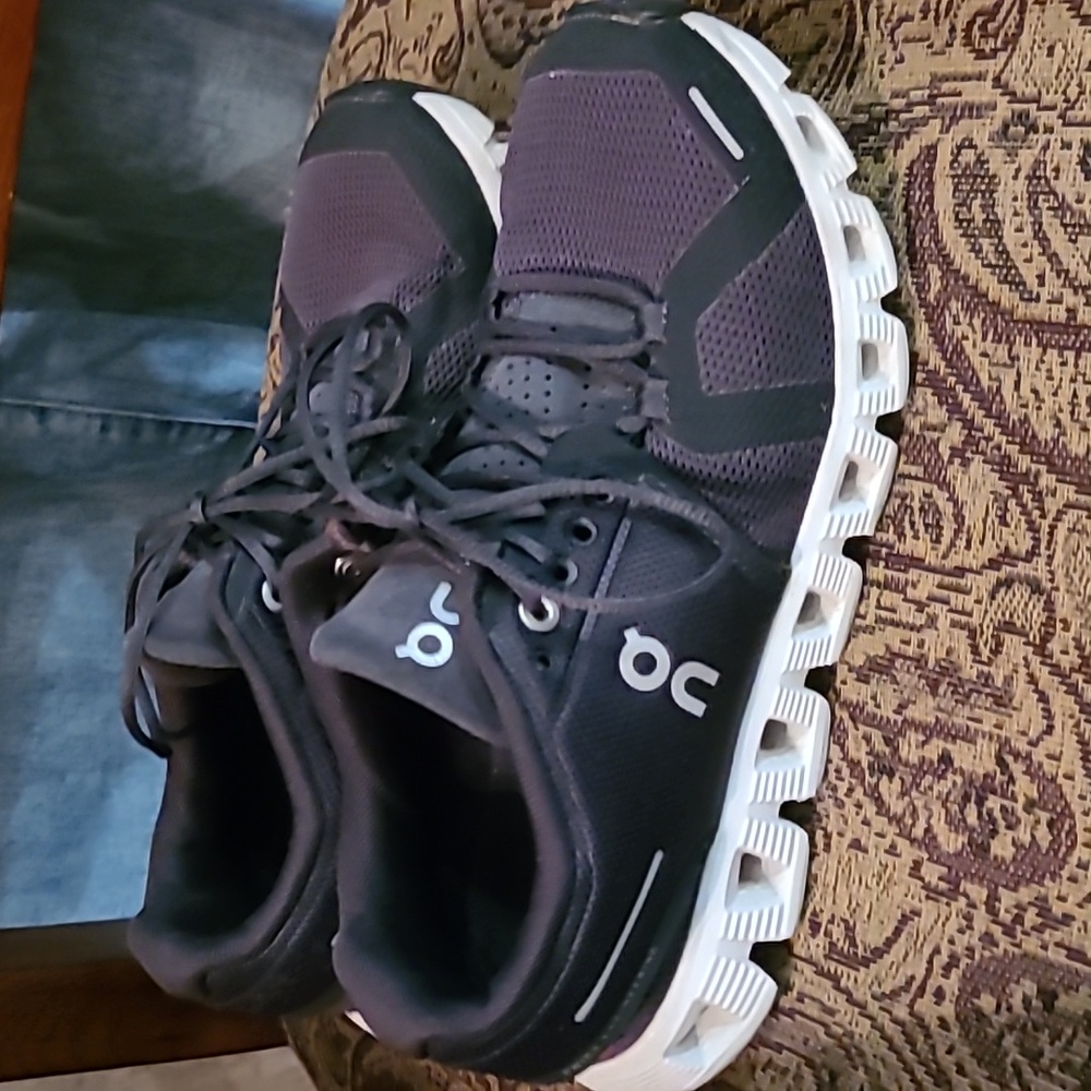 Womens Size 6.5 On Cloud Shoes